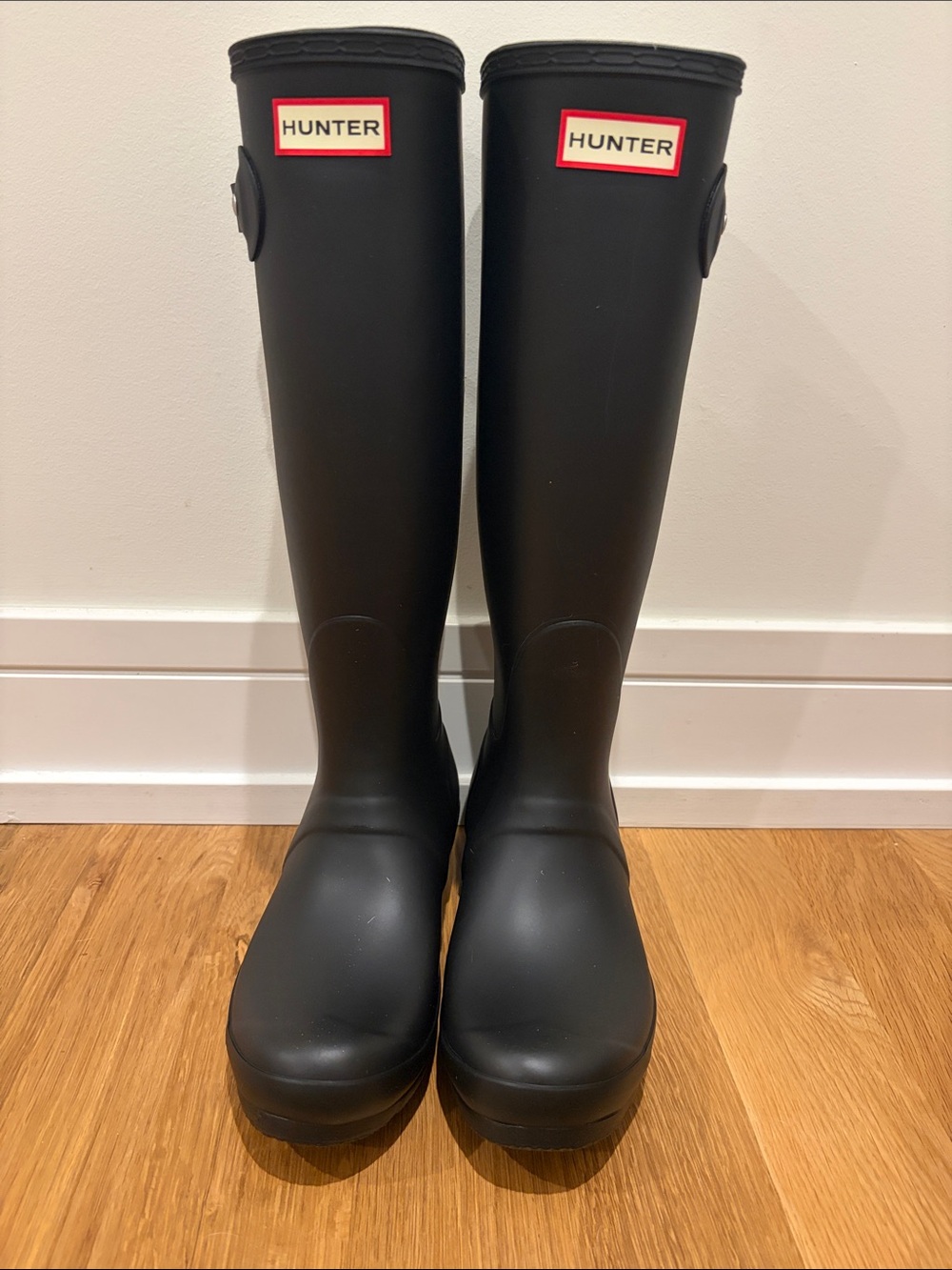 Hunter Classic Tall Black Rain Boots with Cream Fleece Boot Socks